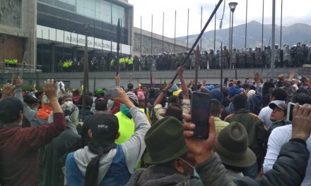 Sigue la represión en Ecuador  a pesar de que marchantes solicitan paz