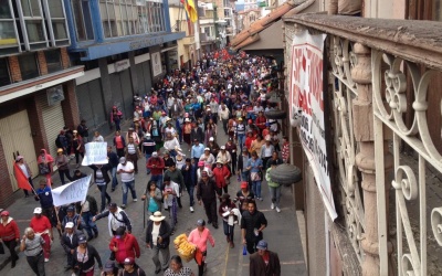 Gran marcha recorre el centro de Cuenca