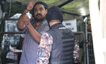 Ernesto Flores, vocero del Movimiento Guevarista, obtiene revocatoria de prisión preventiva