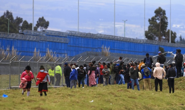 Familiares de personas privadas de libertad de Latacunga esperan respuestas, después de la octava masacre carcelaria