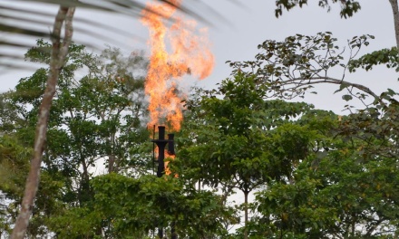  Comunidades de Sucumbíos esperan que Petroecuador apague los mecheros hasta el 31 de marzo